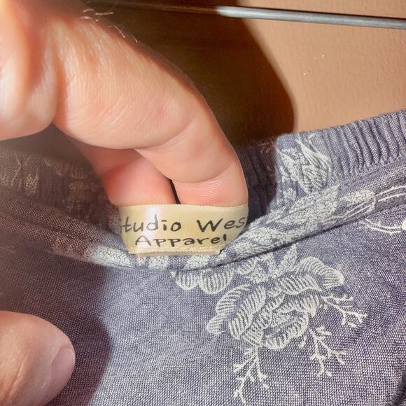 Studio West Apparel Women's Blue Floral Midi Skirt - Size Large - Picture 2 of 7